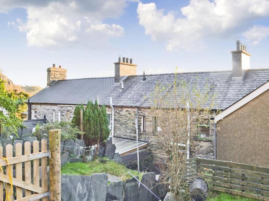 Cosy Terrace Cottage Built Into The Mountain Side. Blaenau Ffestiniog Eksteriør billede