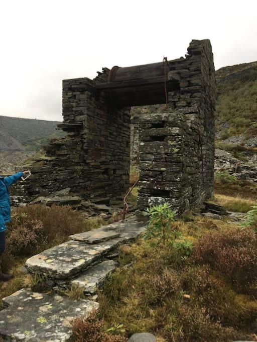 Cosy Terrace Cottage Built Into The Mountain Side. Blaenau Ffestiniog Eksteriør billede