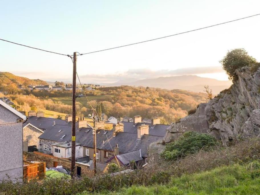 Cosy Terrace Cottage Built Into The Mountain Side. Blaenau Ffestiniog Eksteriør billede