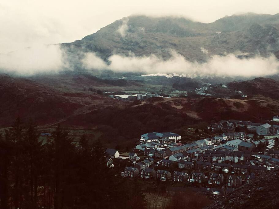 Cosy Terrace Cottage Built Into The Mountain Side. Blaenau Ffestiniog Eksteriør billede