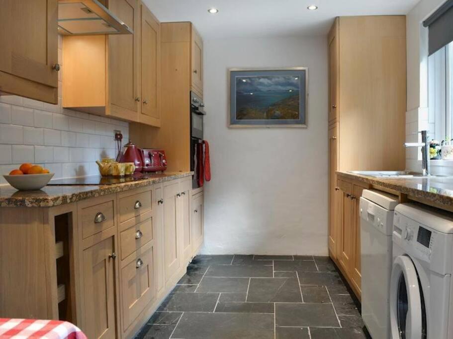 Cosy Terrace Cottage Built Into The Mountain Side. Blaenau Ffestiniog Eksteriør billede