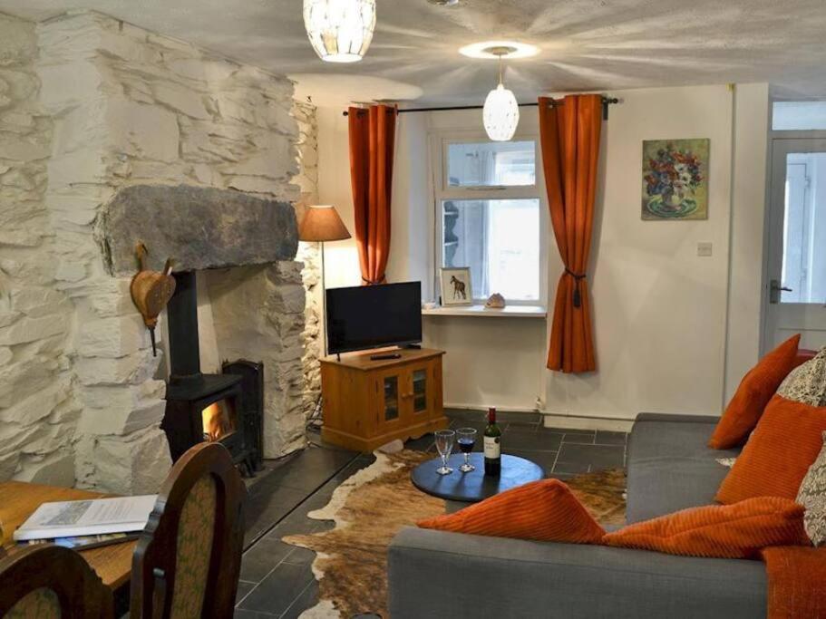 Cosy Terrace Cottage Built Into The Mountain Side. Blaenau Ffestiniog Eksteriør billede