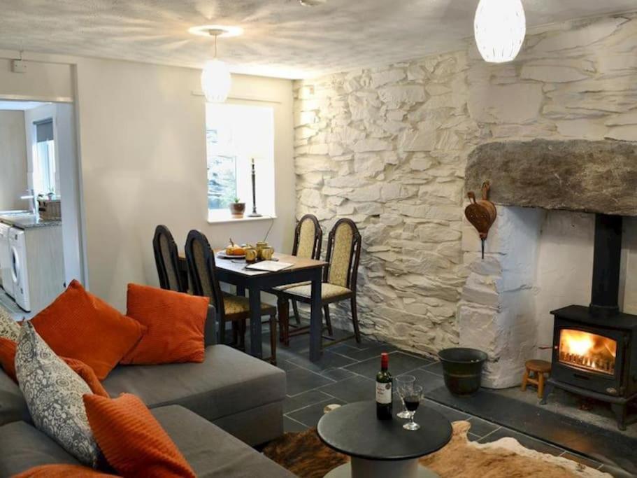 Cosy Terrace Cottage Built Into The Mountain Side. Blaenau Ffestiniog Eksteriør billede