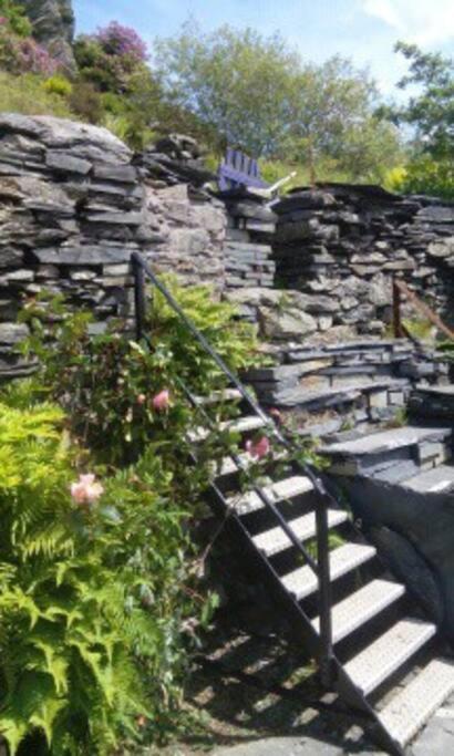 Cosy Terrace Cottage Built Into The Mountain Side. Blaenau Ffestiniog Eksteriør billede
